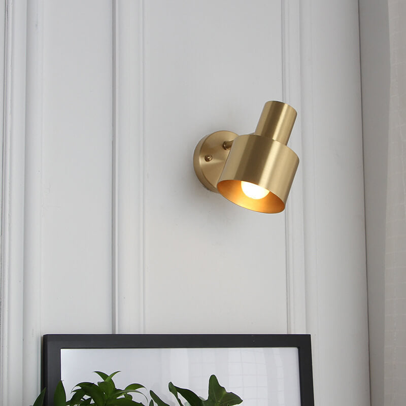 Nia - Gouden Metalen Wandlamp met een Luxe Moderne Verlichting