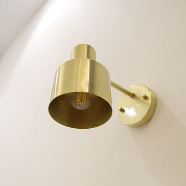 Nia - Gouden Metalen Wandlamp met een Luxe Moderne Verlichting
