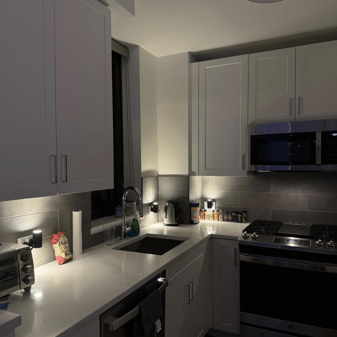 Eira – LED Stekkerlamp met Automatische Sensor & Dimbare Functie