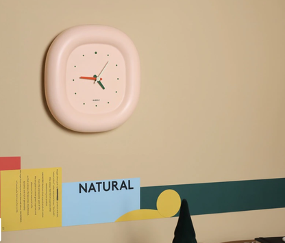 Speelse Bubble Wand- en Tafelklok in Pastel Design