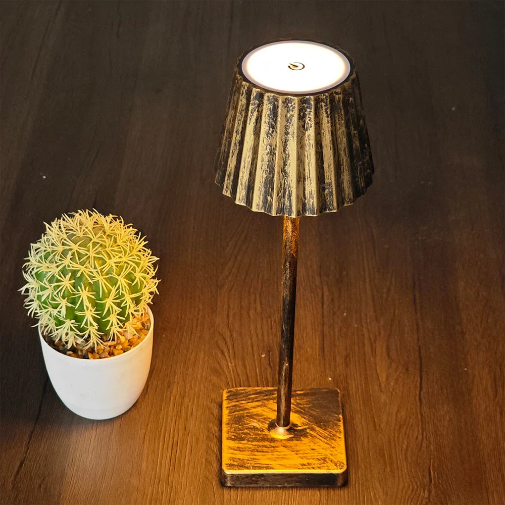 Mara – Oplaadbare Klassieke Tafellamp met Plissé Kap & Dimbare LED