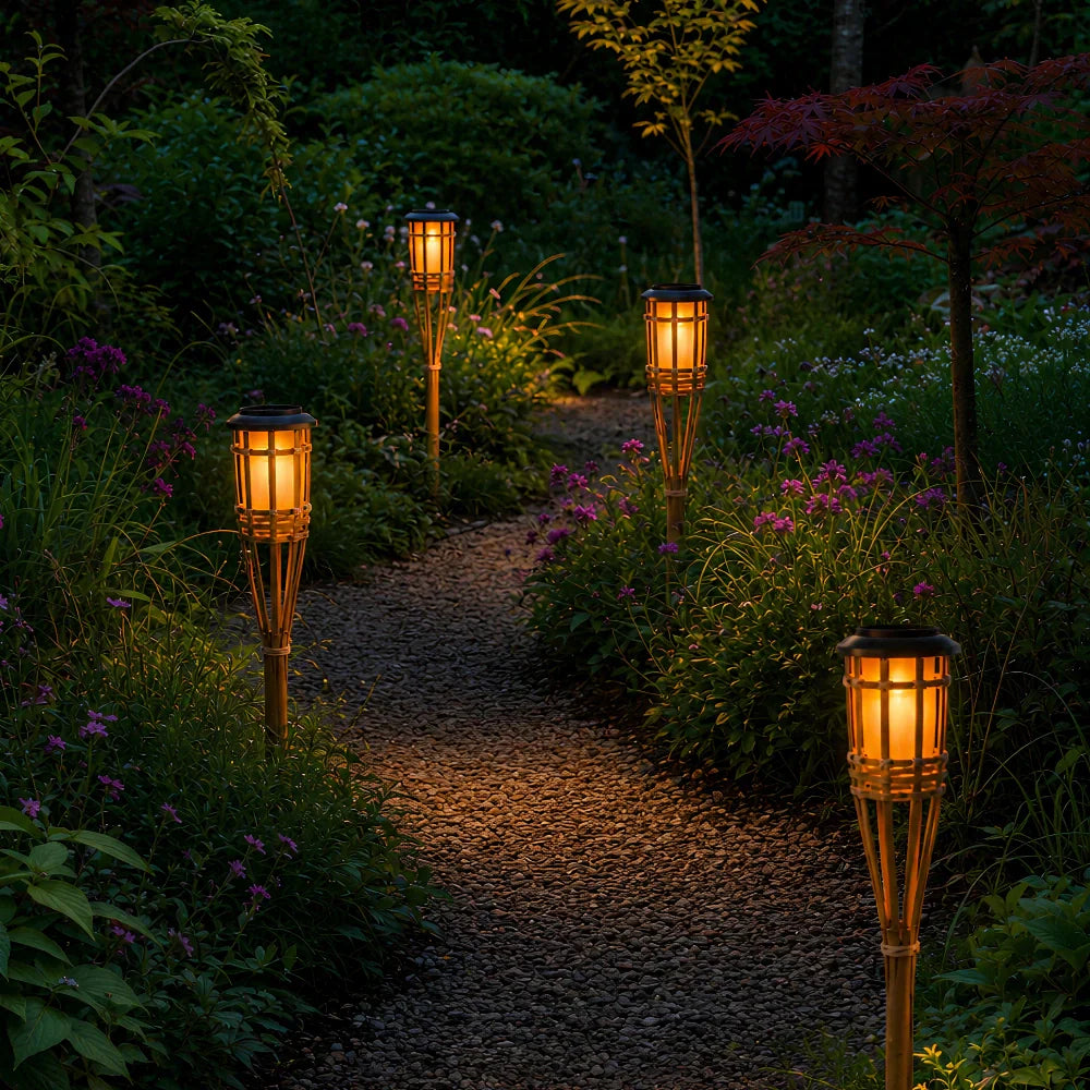 Solar Bamboe Tuinfakkel – Flikkerende LED Vlam Buitenlamp voor Tuin & Terras